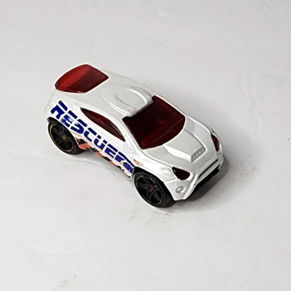 TOYOTA RSC 2001 Hot Wheels Scale 1/64 Diecast Model Car #B13